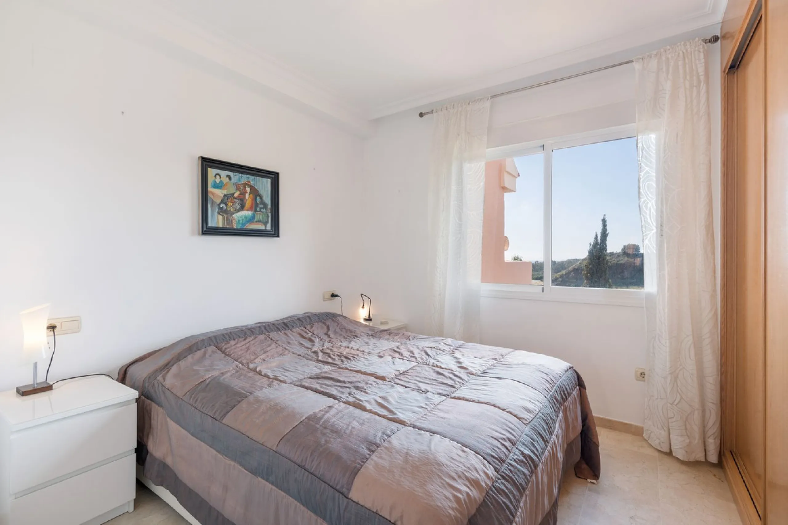 Modern 2-Bedroom with Private Underground Parking with lift access & a community Pool