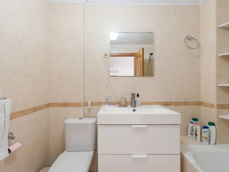 Modern 2-Bedroom with Private Underground Parking with lift access & a community Pool