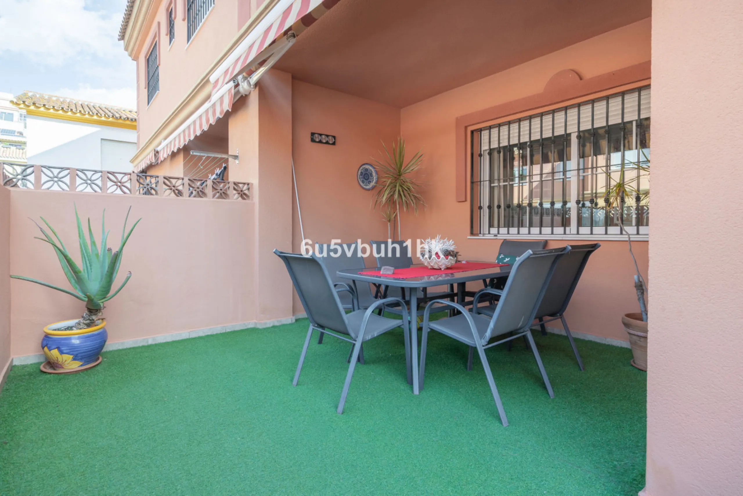 House - Semi-Detached House в продаже в Fuengirola, Málaga. В доме 4 спален и 4 ванных комнат. Площадь дома 265 м²