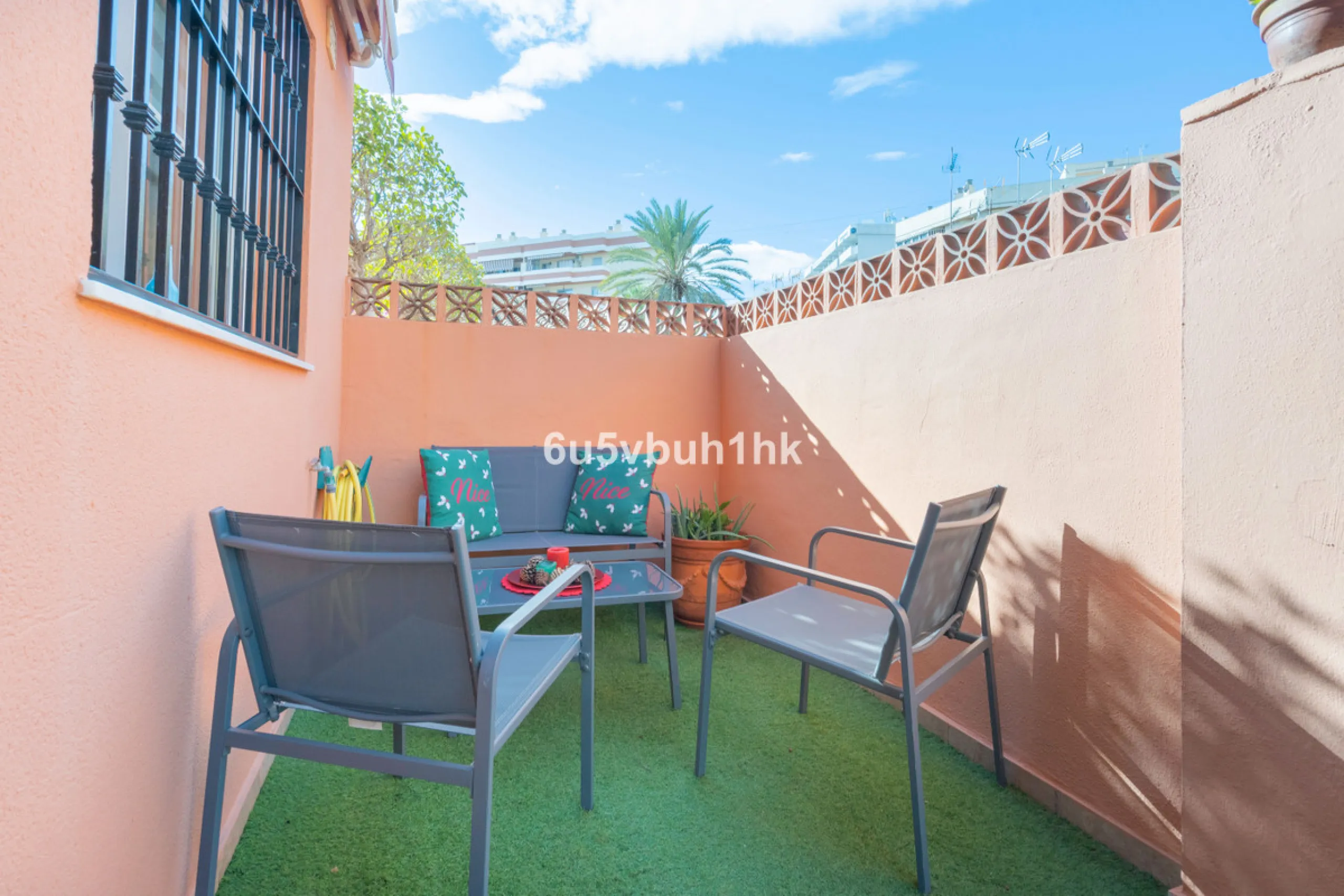 House - Semi-Detached House в продаже в Fuengirola, Málaga. В доме 4 спален и 4 ванных комнат. Площадь дома 265 м²