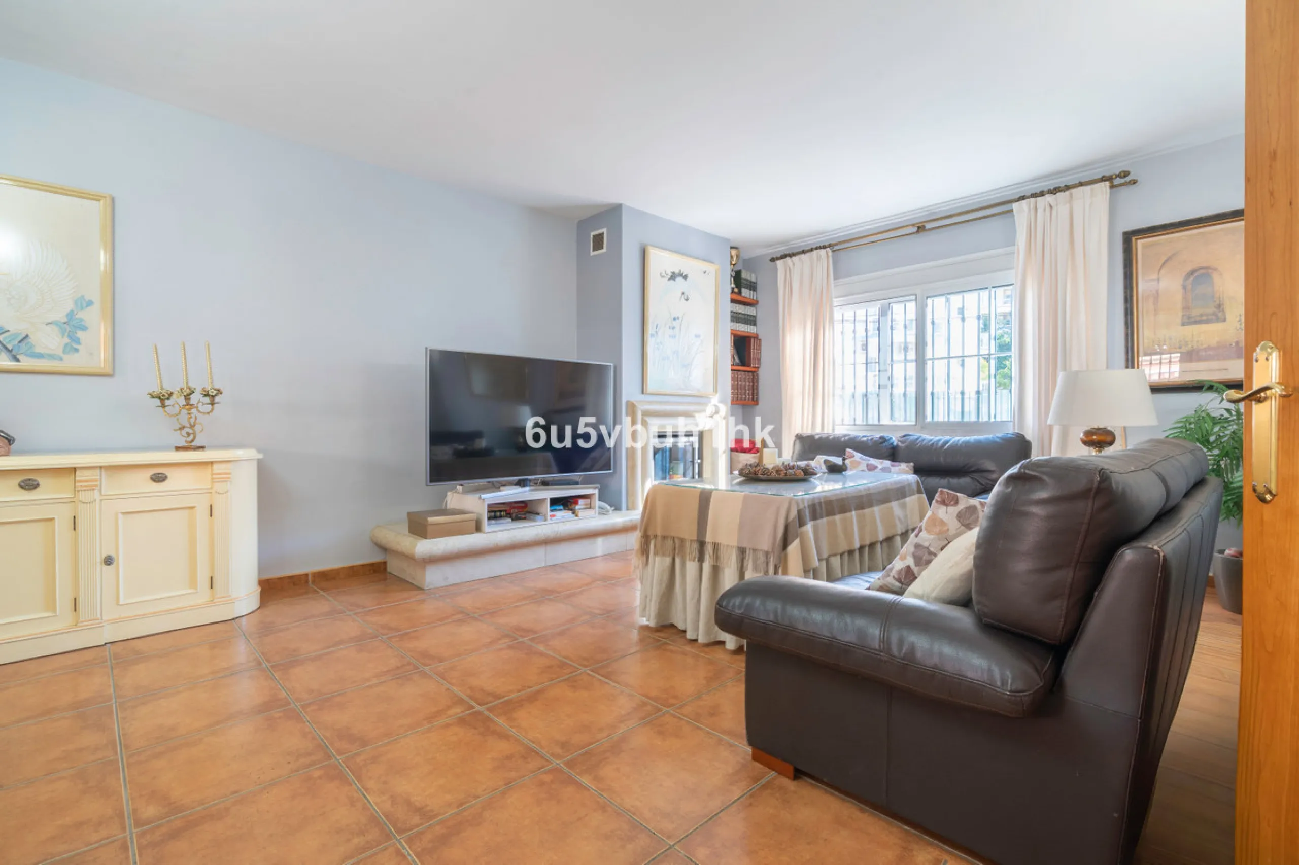 House - Semi-Detached House в продаже в Fuengirola, Málaga. В доме 4 спален и 4 ванных комнат. Площадь дома 265 м²