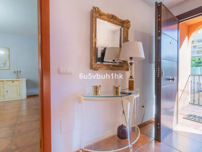 House - Semi-Detached House в продаже в Fuengirola, Málaga. В доме 4 спален и 4 ванных комнат. Площадь дома 265 м²