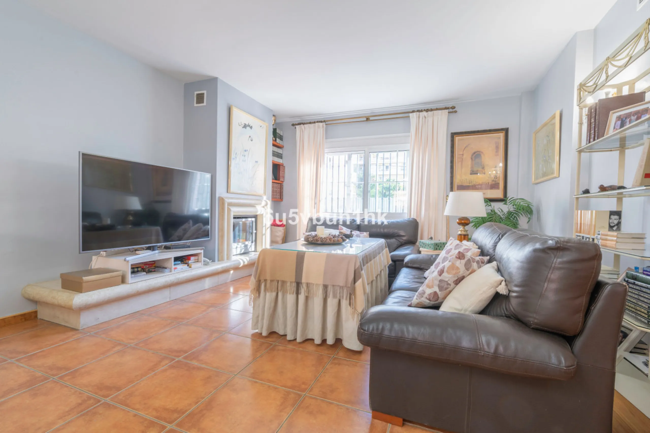 House - Semi-Detached House в продаже в Fuengirola, Málaga. В доме 4 спален и 4 ванных комнат. Площадь дома 265 м²