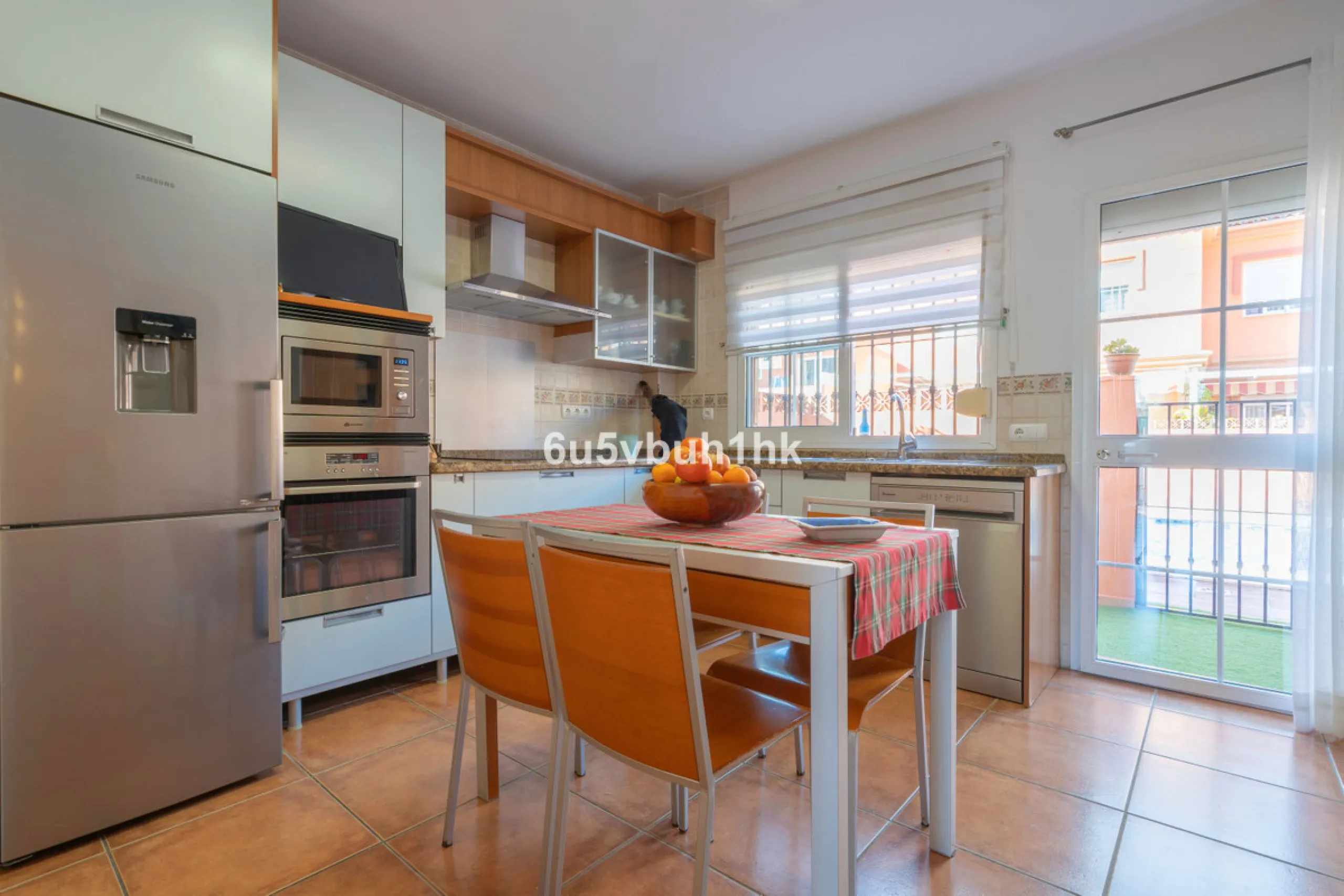 House - Semi-Detached House в продаже в Fuengirola, Málaga. В доме 4 спален и 4 ванных комнат. Площадь дома 265 м²