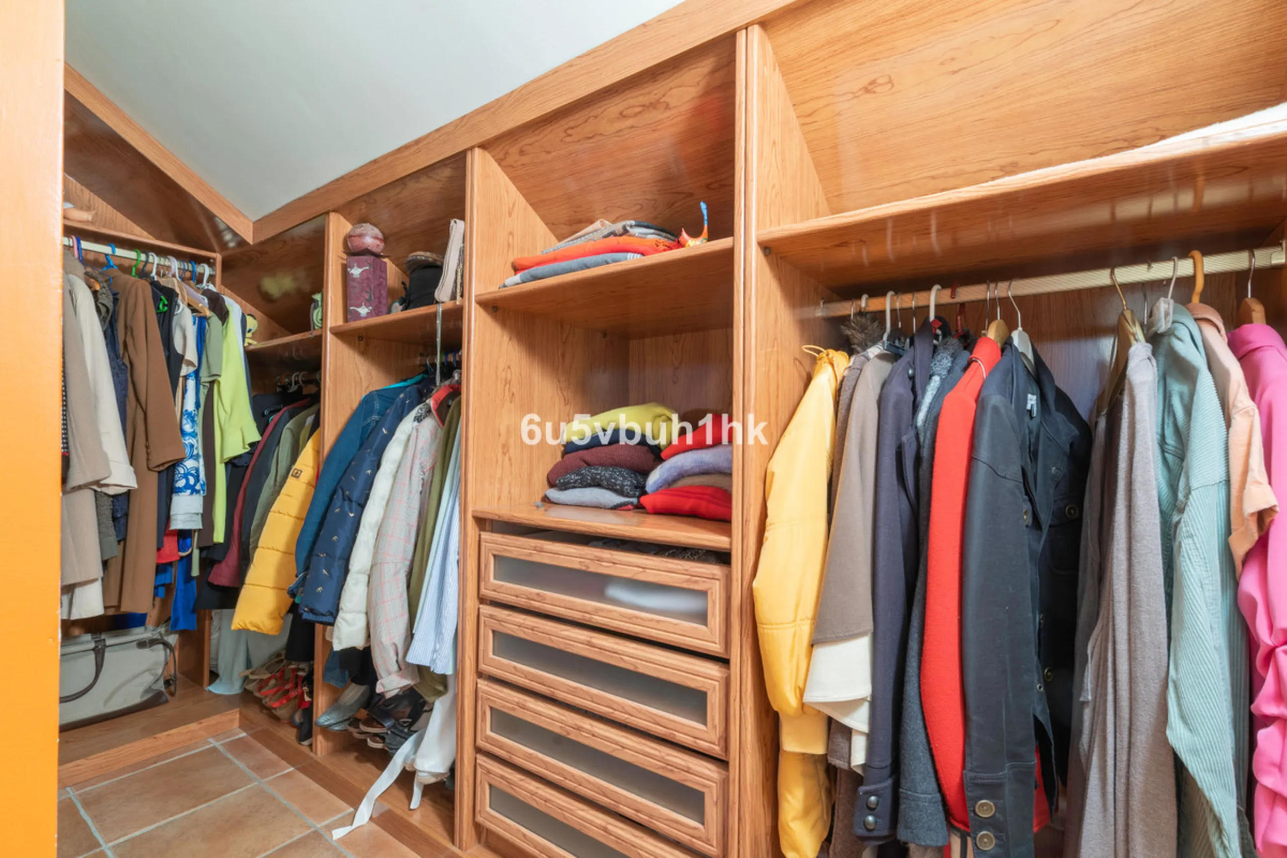 House - Semi-Detached House в продаже в Fuengirola, Málaga. В доме 4 спален и 4 ванных комнат. Площадь дома 265 м²