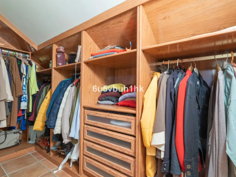 House - Semi-Detached House в продаже в Fuengirola, Málaga. В доме 4 спален и 4 ванных комнат. Площадь дома 265 м²