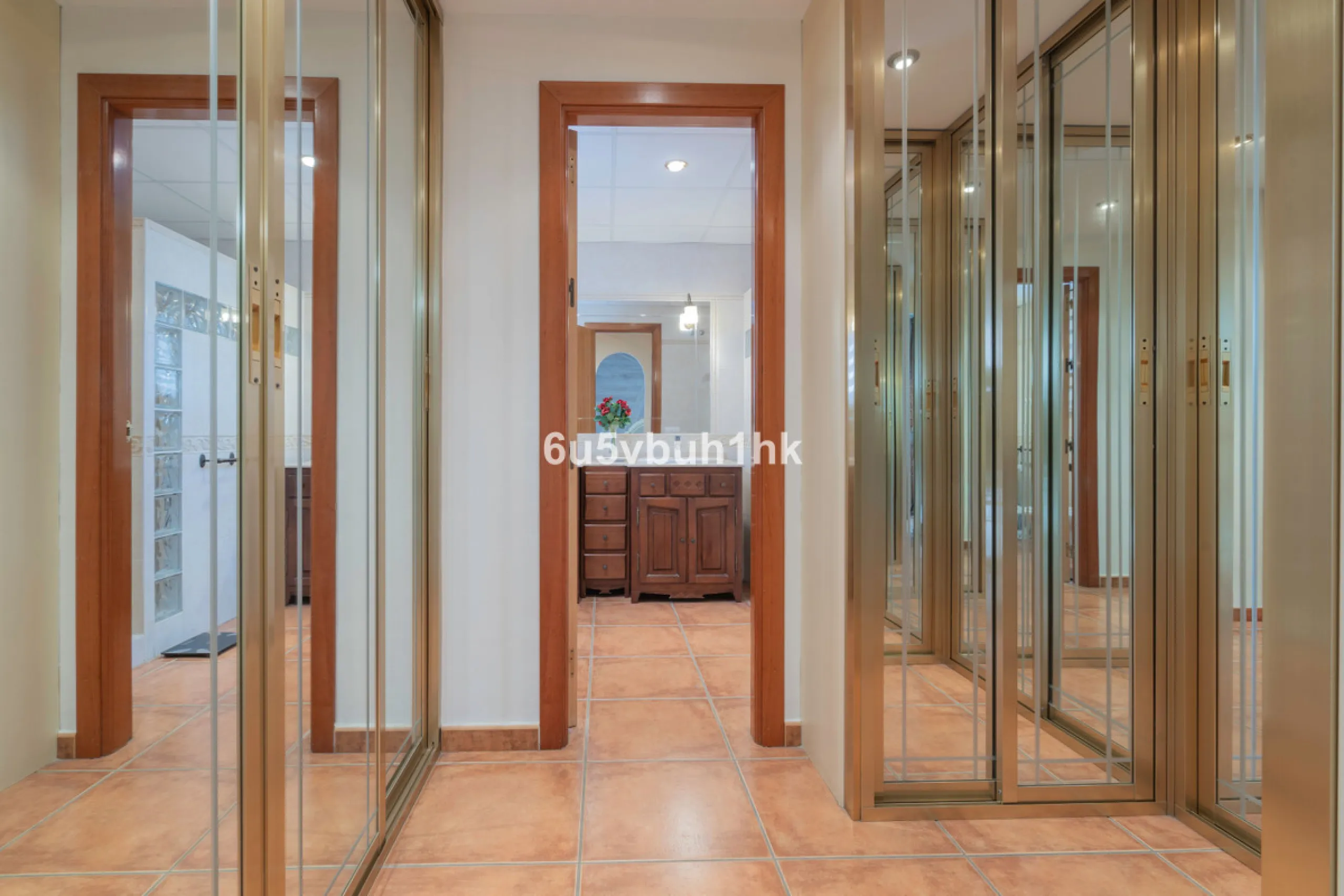 House - Semi-Detached House в продаже в Fuengirola, Málaga. В доме 4 спален и 4 ванных комнат. Площадь дома 265 м²