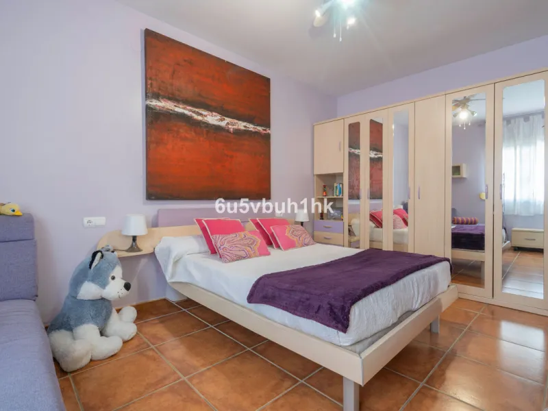 House - Semi-Detached House в продаже в Fuengirola, Málaga. В доме 4 спален и 4 ванных комнат. Площадь дома 265 м²