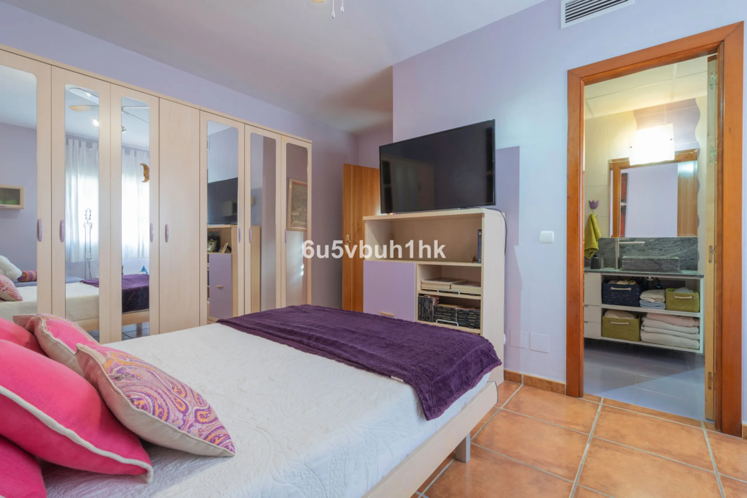 House - Semi-Detached House в продаже в Fuengirola, Málaga. В доме 4 спален и 4 ванных комнат. Площадь дома 265 м²