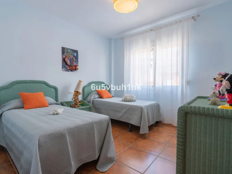 House - Semi-Detached House в продаже в Fuengirola, Málaga. В доме 4 спален и 4 ванных комнат. Площадь дома 265 м²