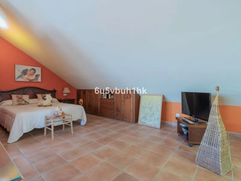 House - Semi-Detached House в продаже в Fuengirola, Málaga. В доме 4 спален и 4 ванных комнат. Площадь дома 265 м²