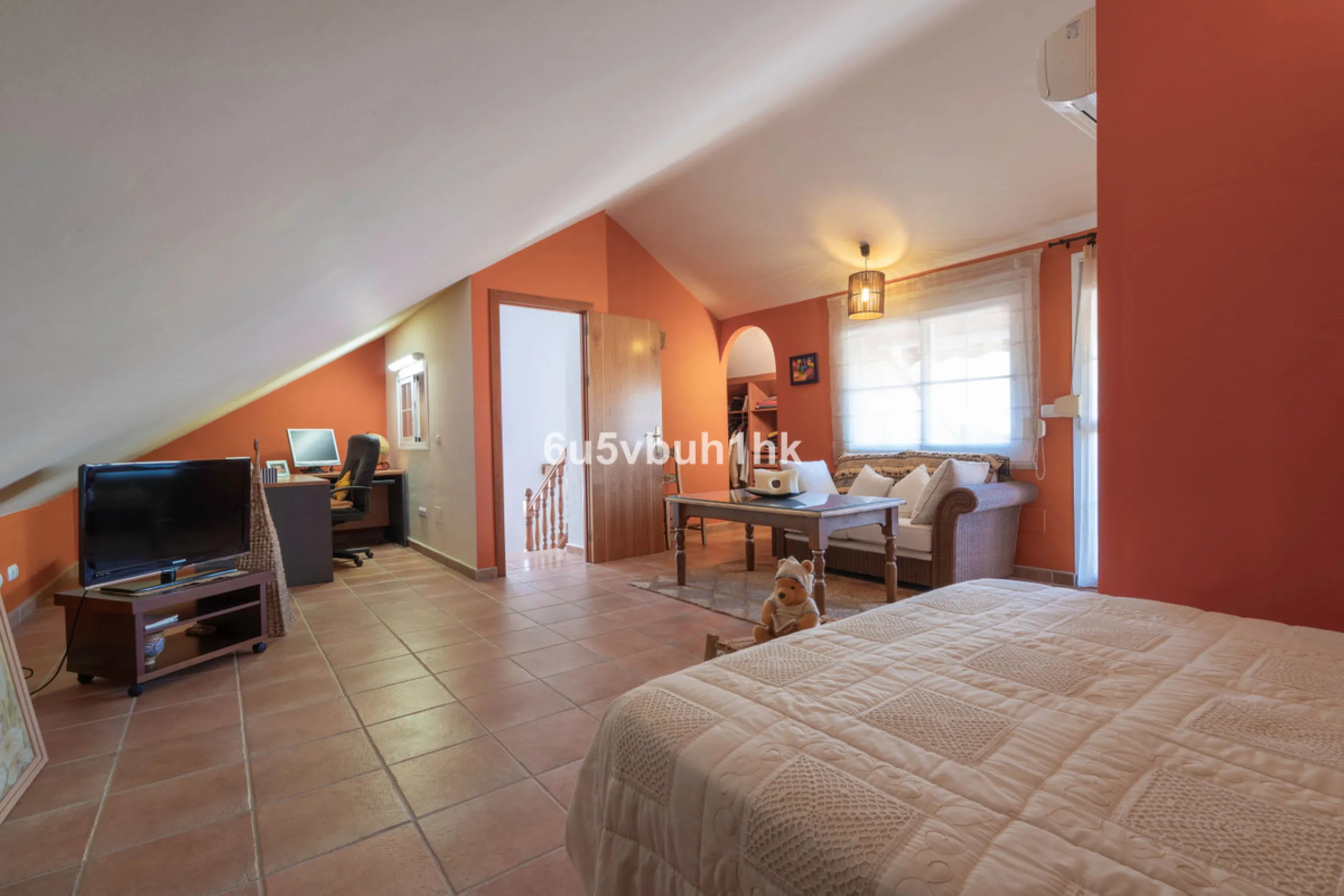 House - Semi-Detached House в продаже в Fuengirola, Málaga. В доме 4 спален и 4 ванных комнат. Площадь дома 265 м²