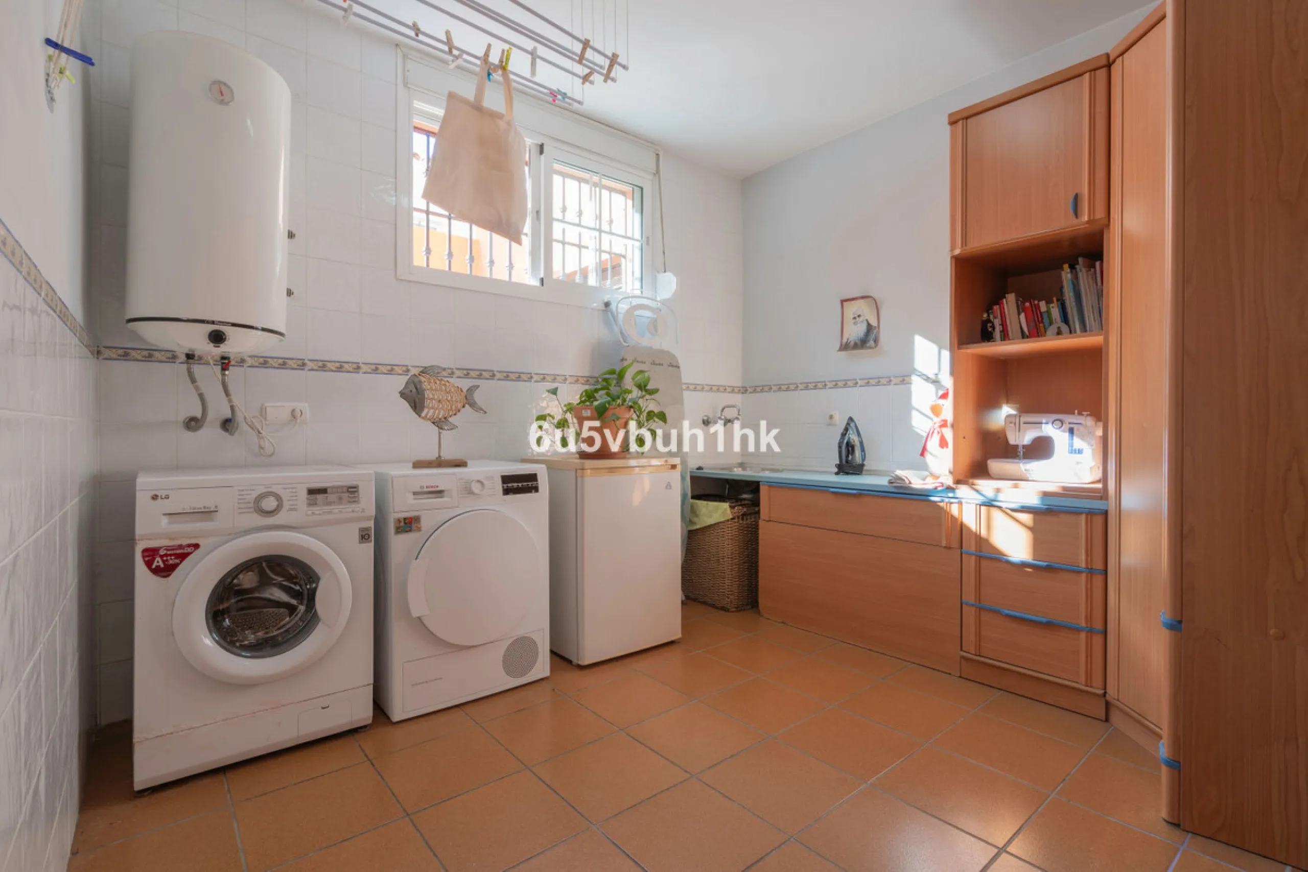 House - Semi-Detached House в продаже в Fuengirola, Málaga. В доме 4 спален и 4 ванных комнат. Площадь дома 265 м²