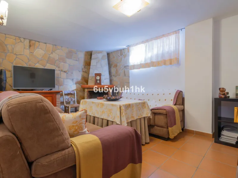 House - Semi-Detached House в продаже в Fuengirola, Málaga. В доме 4 спален и 4 ванных комнат. Площадь дома 265 м²