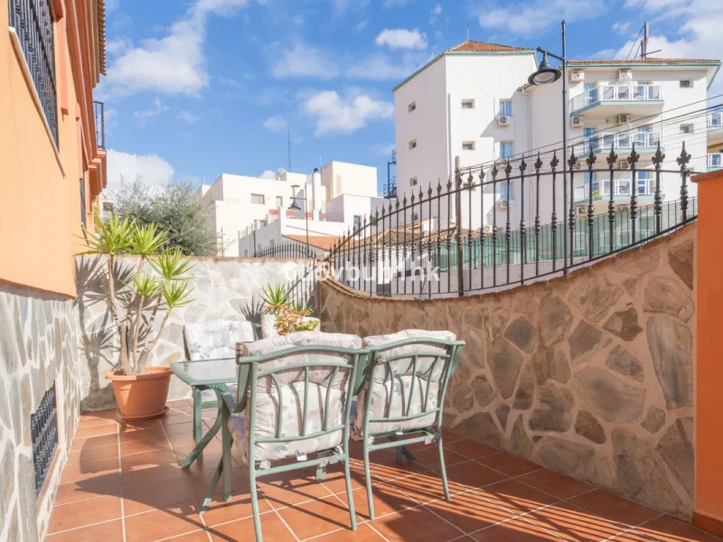 House - Semi-Detached House в продаже в Fuengirola, Málaga. В доме 4 спален и 4 ванных комнат. Площадь дома 265 м²