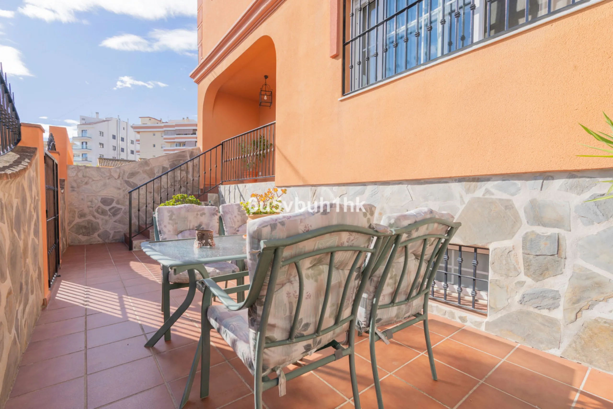 House - Semi-Detached House в продаже в Fuengirola, Málaga. В доме 4 спален и 4 ванных комнат. Площадь дома 265 м²