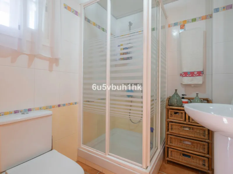 House - Semi-Detached House в продаже в Fuengirola, Málaga. В доме 4 спален и 4 ванных комнат. Площадь дома 265 м²