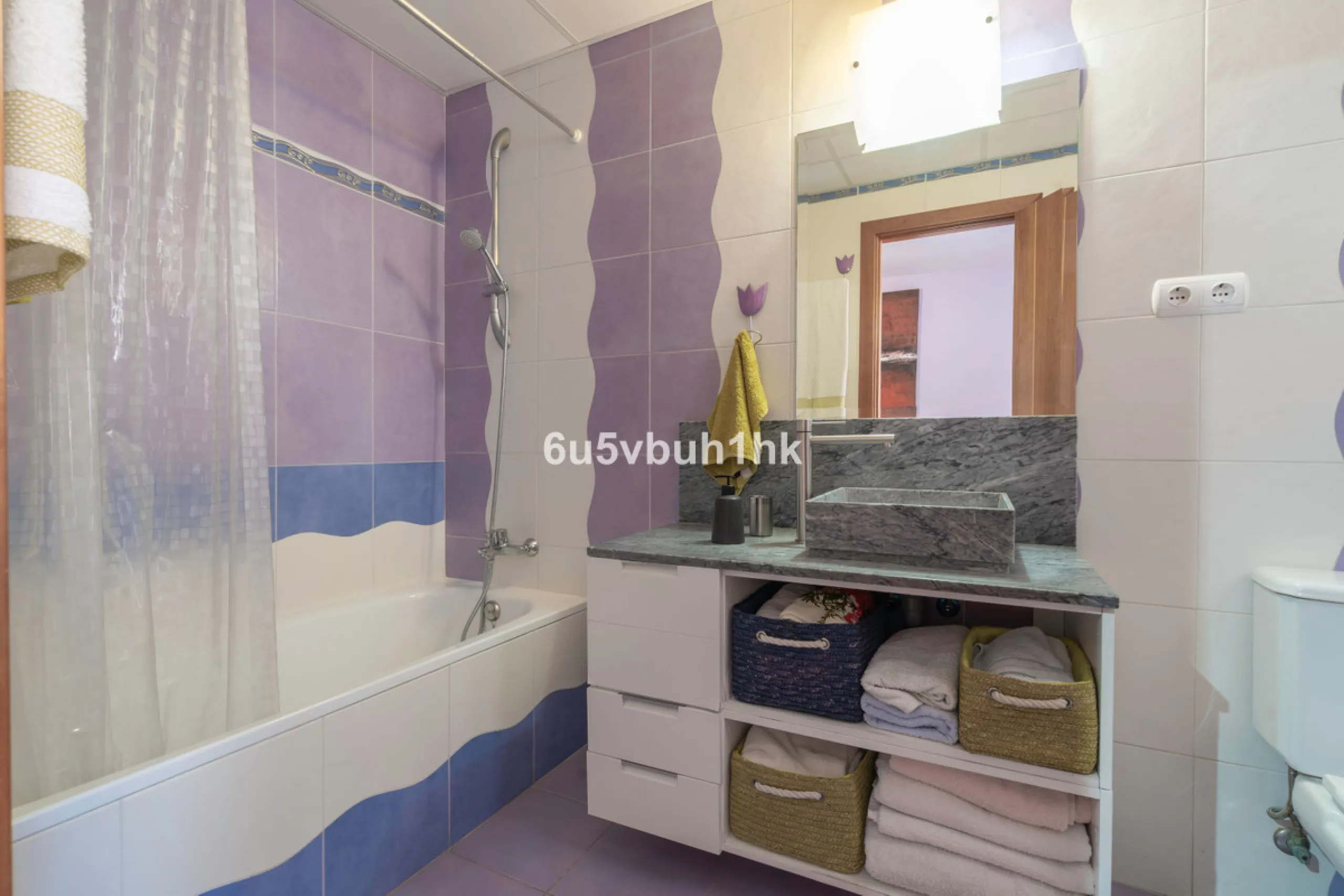 House - Semi-Detached House в продаже в Fuengirola, Málaga. В доме 4 спален и 4 ванных комнат. Площадь дома 265 м²