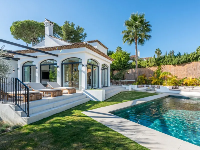 House - Detached Villa в продаже в Marbella, Málaga. В доме 4 спален и 4 ванных комнат. Площадь дома 300 м². Площадь участка 814 м²