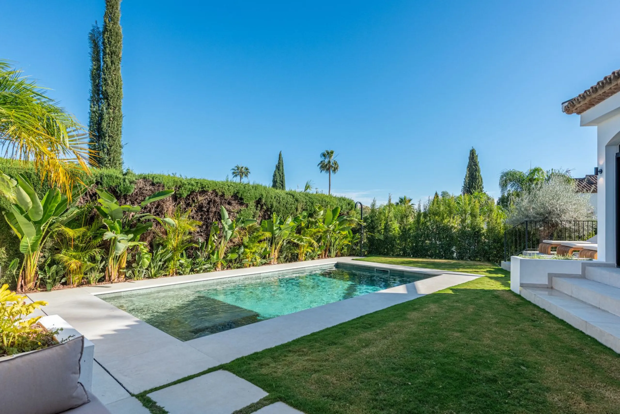 House - Detached Villa в продаже в Marbella, Málaga. В доме 4 спален и 4 ванных комнат. Площадь дома 300 м². Площадь участка 814 м²