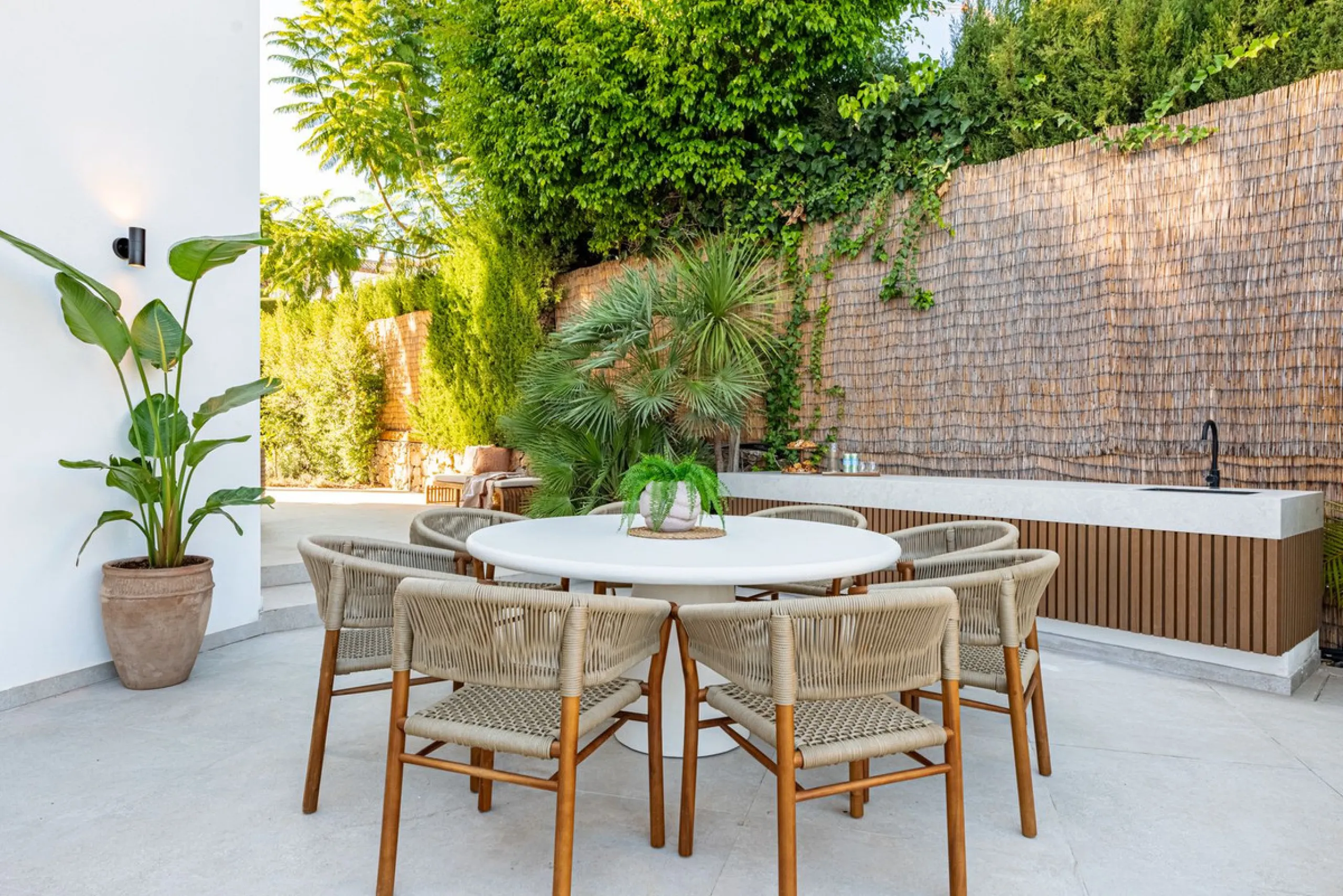 House - Detached Villa в продаже в Marbella, Málaga. В доме 4 спален и 4 ванных комнат. Площадь дома 300 м². Площадь участка 814 м²