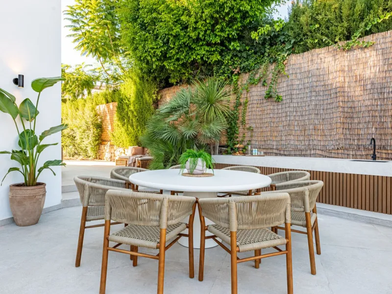 House - Detached Villa в продаже в Marbella, Málaga. В доме 4 спален и 4 ванных комнат. Площадь дома 300 м². Площадь участка 814 м²