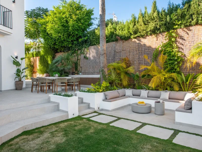 House - Detached Villa в продаже в Marbella, Málaga. В доме 4 спален и 4 ванных комнат. Площадь дома 300 м². Площадь участка 814 м²