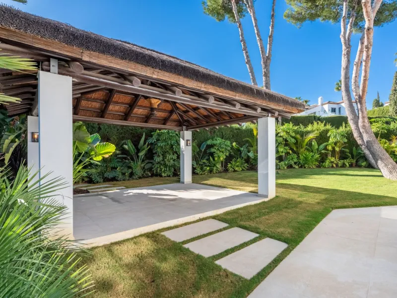 House - Detached Villa в продаже в Marbella, Málaga. В доме 4 спален и 4 ванных комнат. Площадь дома 300 м². Площадь участка 814 м²