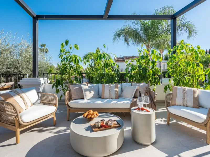 House - Detached Villa в продаже в Marbella, Málaga. В доме 4 спален и 4 ванных комнат. Площадь дома 300 м². Площадь участка 814 м²
