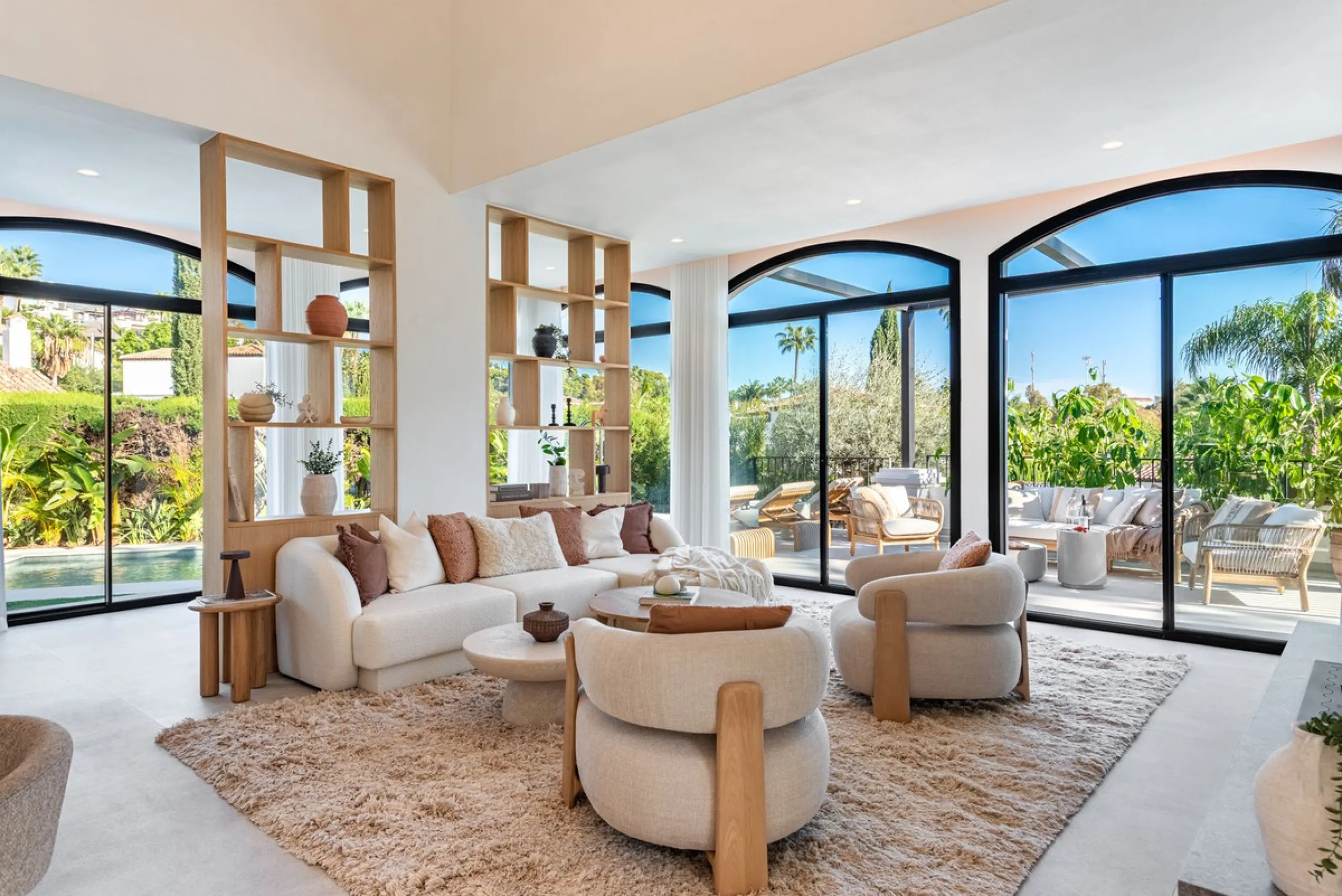 House - Detached Villa в продаже в Marbella, Málaga. В доме 4 спален и 4 ванных комнат. Площадь дома 300 м². Площадь участка 814 м²
