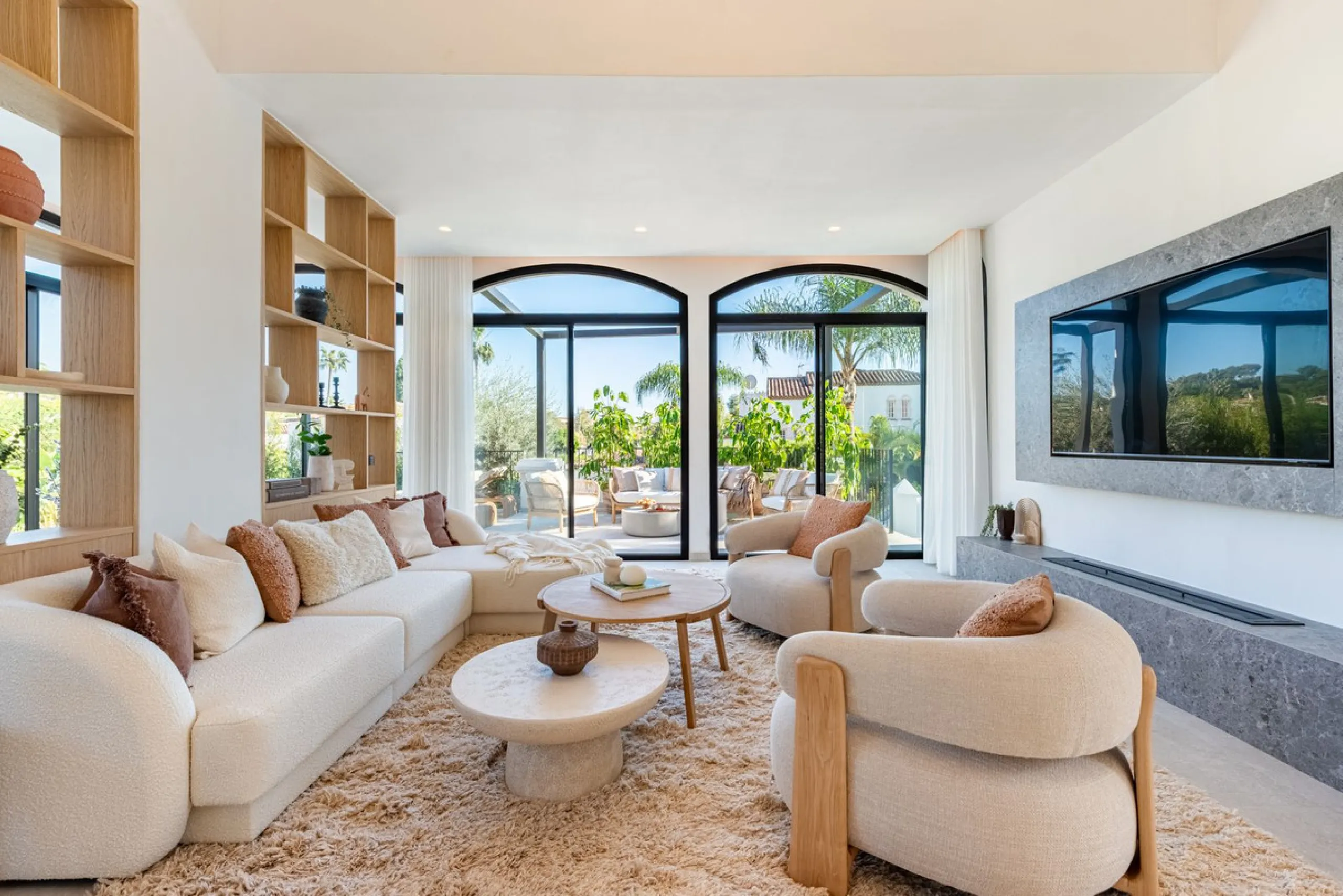 House - Detached Villa в продаже в Marbella, Málaga. В доме 4 спален и 4 ванных комнат. Площадь дома 300 м². Площадь участка 814 м²