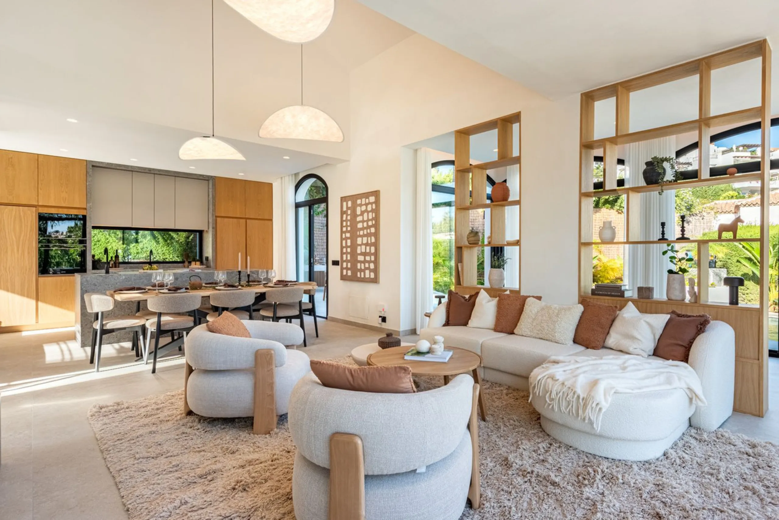 House - Detached Villa в продаже в Marbella, Málaga. В доме 4 спален и 4 ванных комнат. Площадь дома 300 м². Площадь участка 814 м²