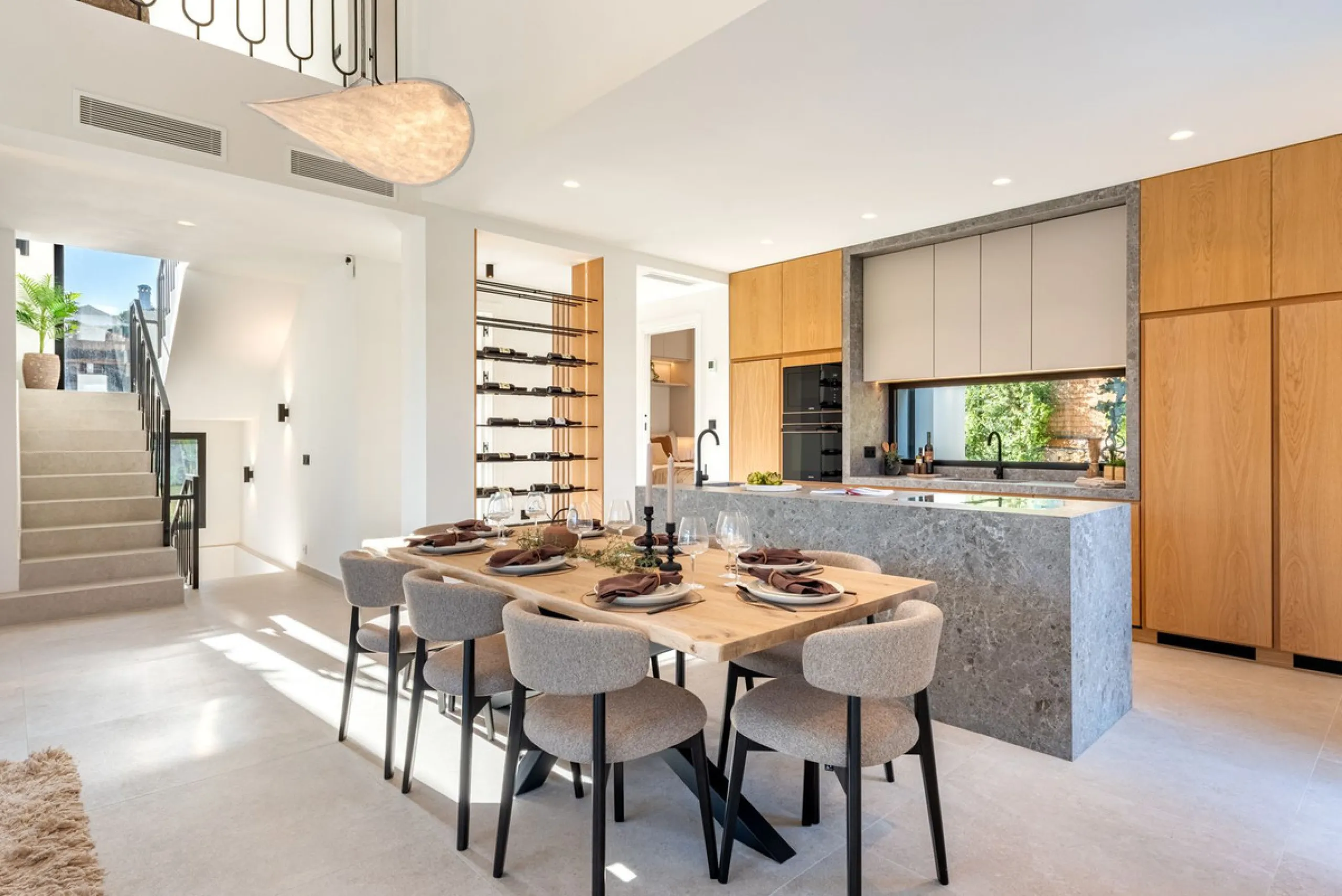 House - Detached Villa в продаже в Marbella, Málaga. В доме 4 спален и 4 ванных комнат. Площадь дома 300 м². Площадь участка 814 м²