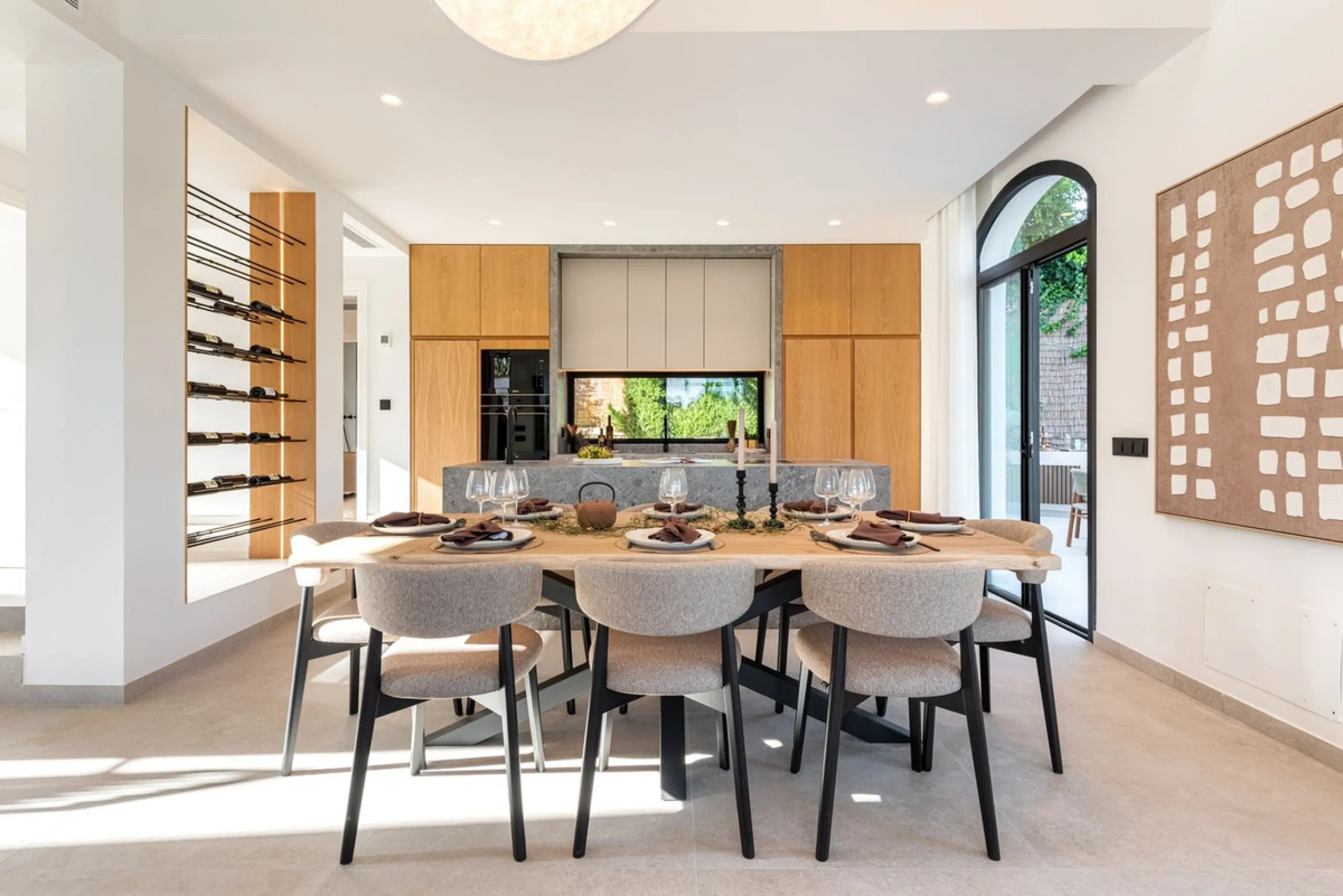 House - Detached Villa в продаже в Marbella, Málaga. В доме 4 спален и 4 ванных комнат. Площадь дома 300 м². Площадь участка 814 м²