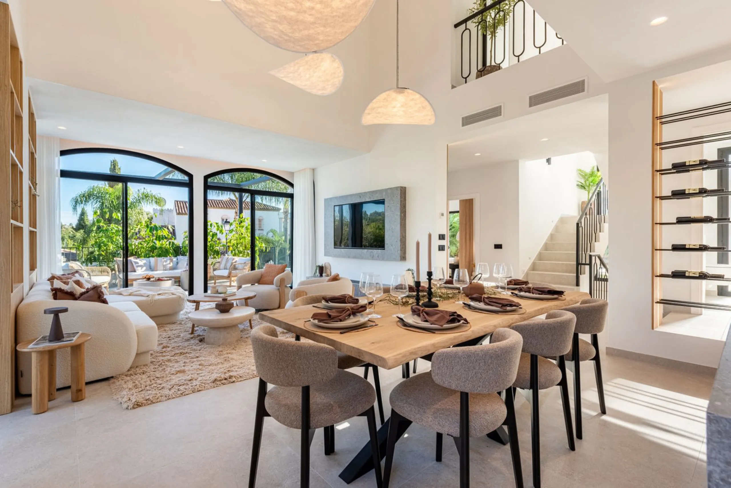House - Detached Villa в продаже в Marbella, Málaga. В доме 4 спален и 4 ванных комнат. Площадь дома 300 м². Площадь участка 814 м²