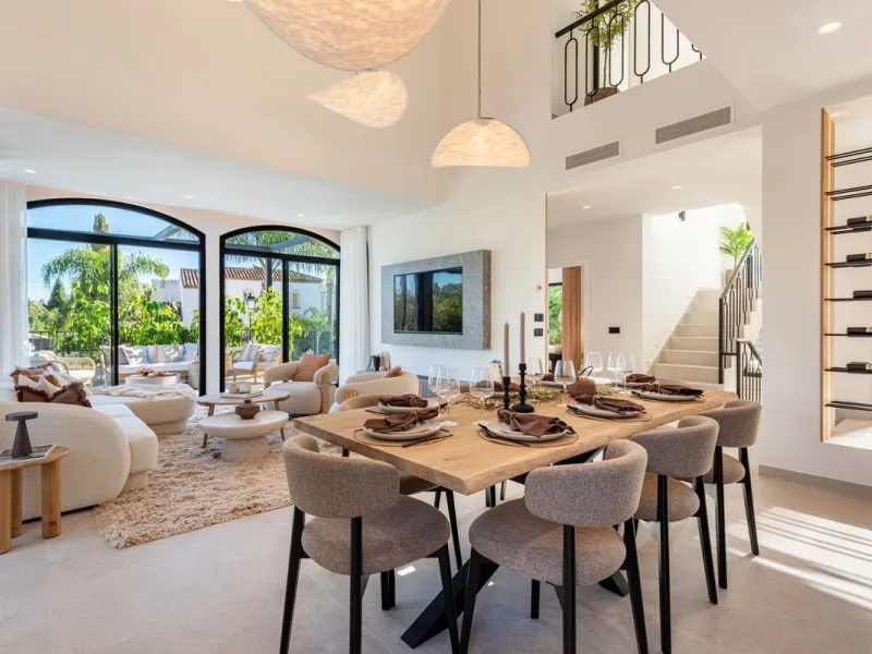 House - Detached Villa в продаже в Marbella, Málaga. В доме 4 спален и 4 ванных комнат. Площадь дома 300 м². Площадь участка 814 м²