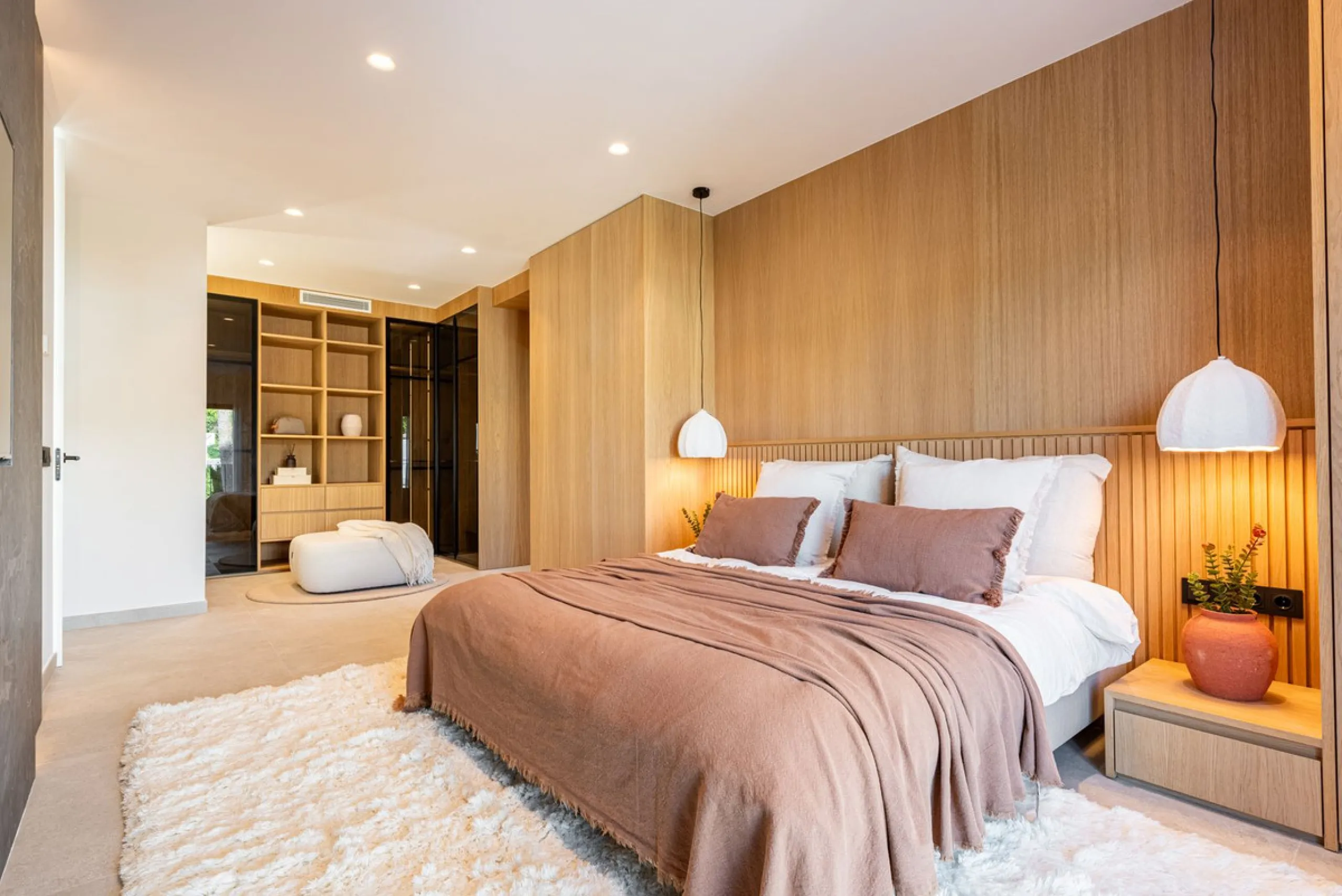 House - Detached Villa в продаже в Marbella, Málaga. В доме 4 спален и 4 ванных комнат. Площадь дома 300 м². Площадь участка 814 м²