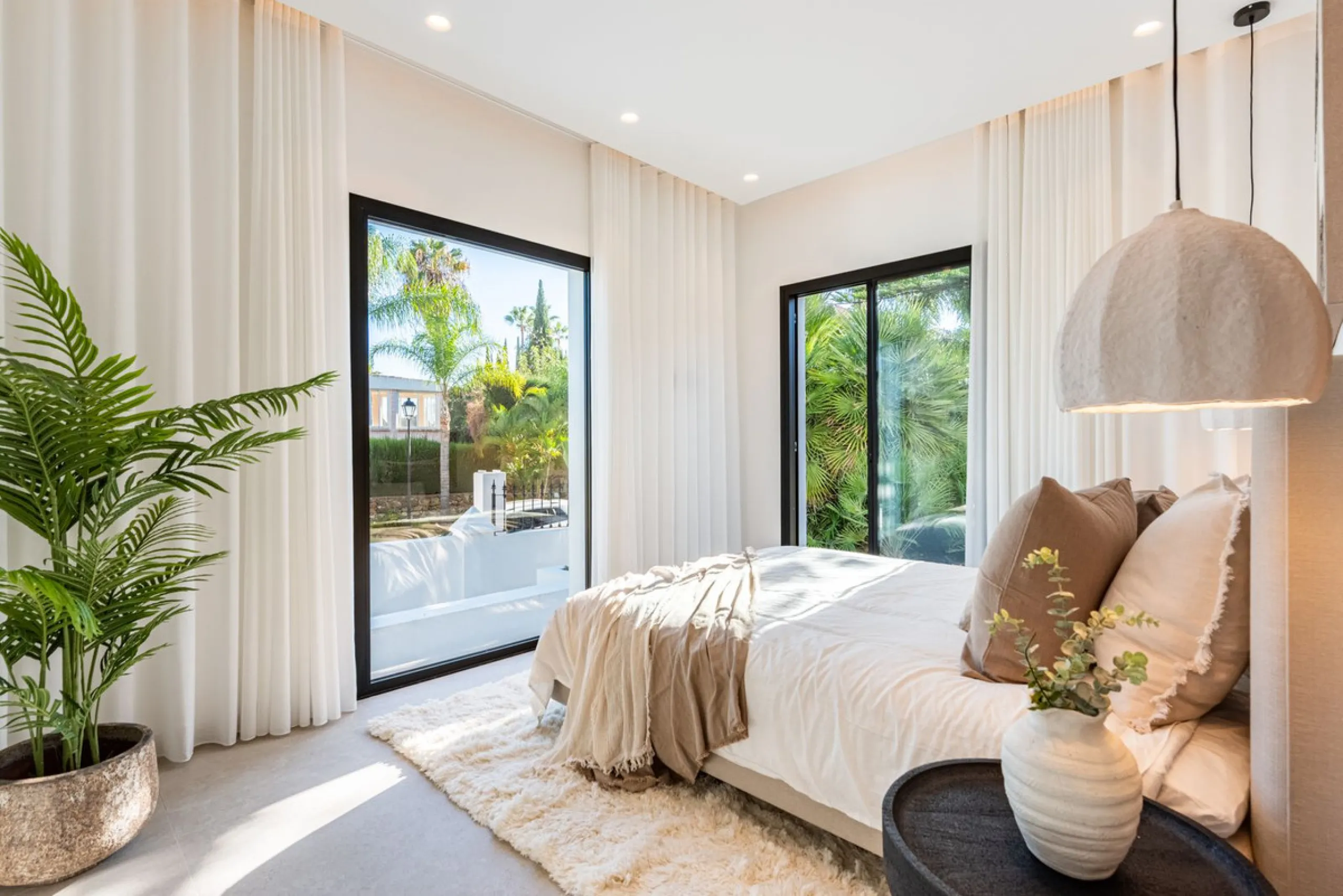 House - Detached Villa в продаже в Marbella, Málaga. В доме 4 спален и 4 ванных комнат. Площадь дома 300 м². Площадь участка 814 м²