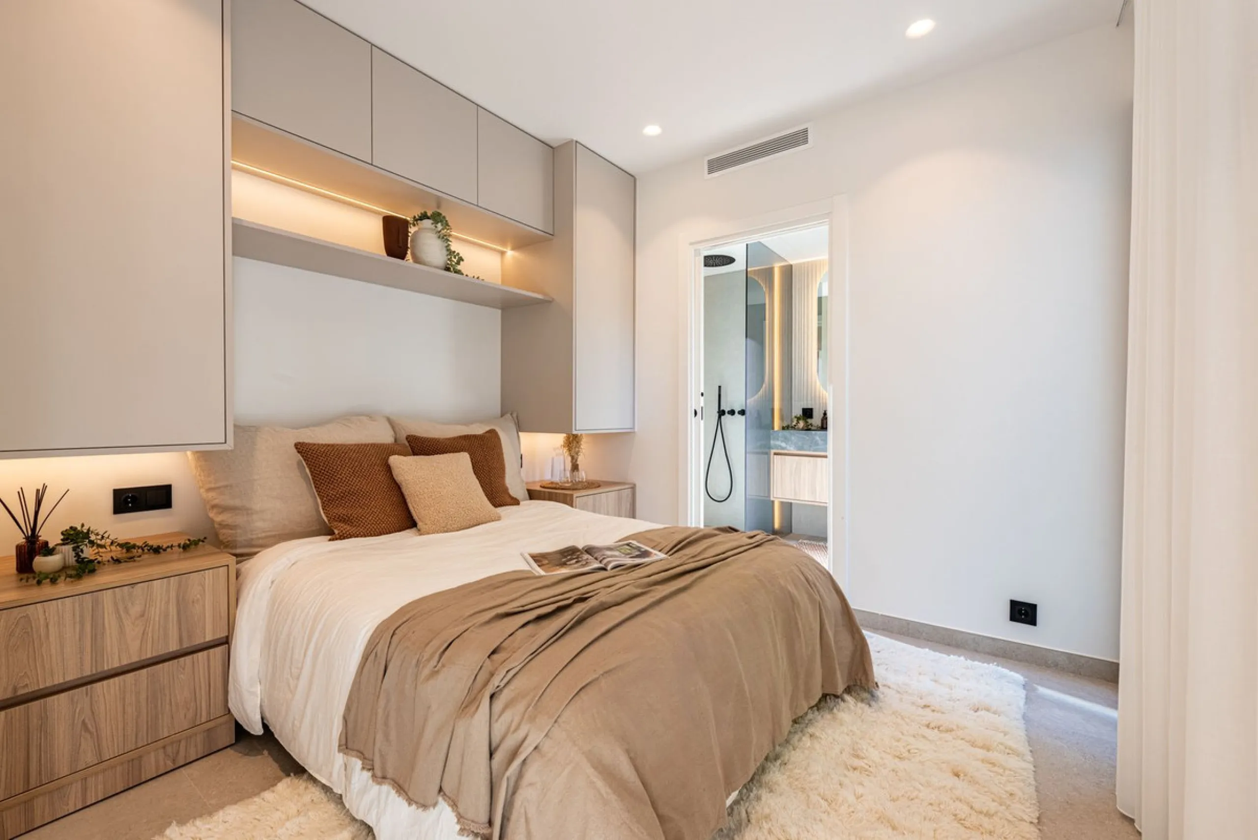 House - Detached Villa в продаже в Marbella, Málaga. В доме 4 спален и 4 ванных комнат. Площадь дома 300 м². Площадь участка 814 м²