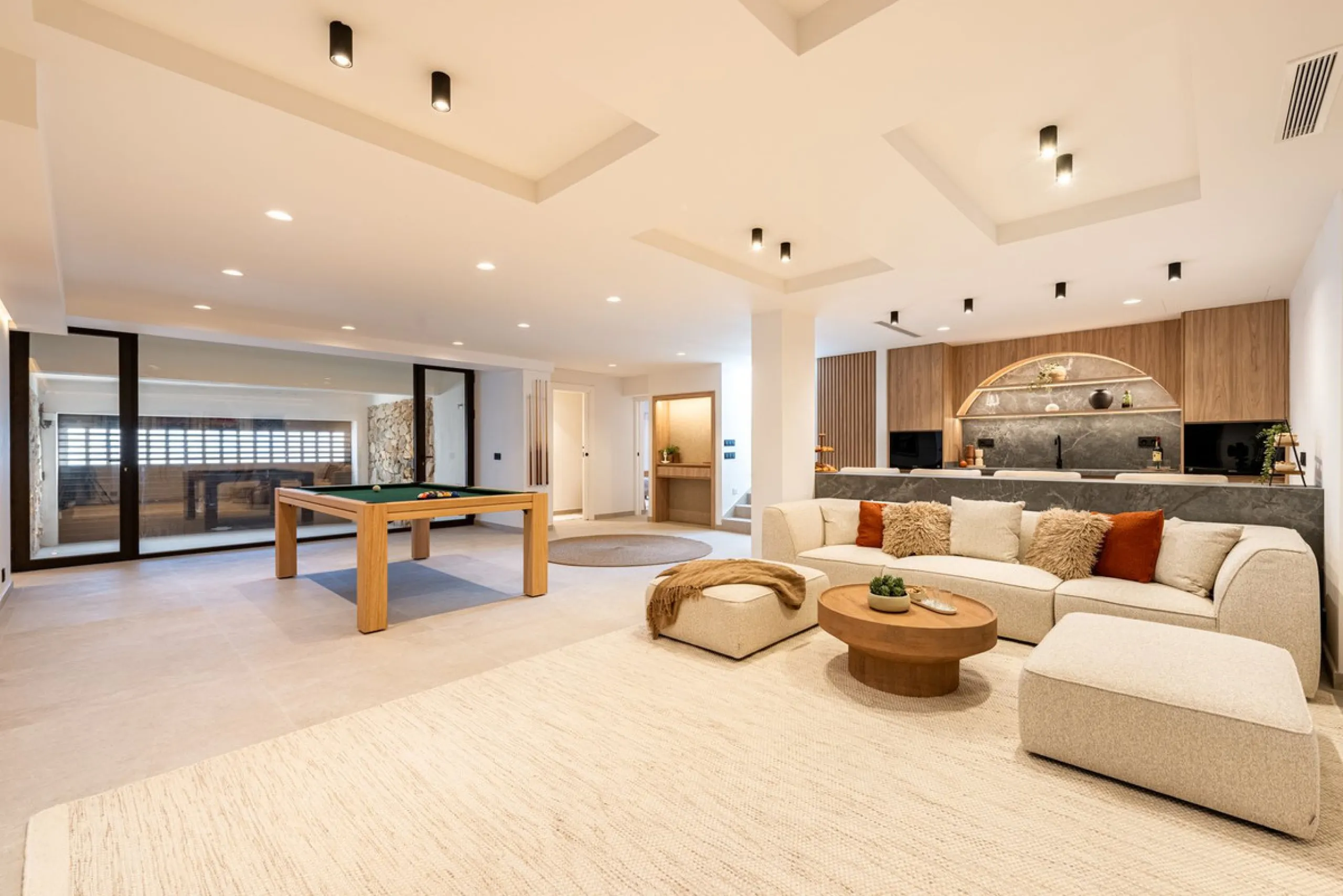 House - Detached Villa в продаже в Marbella, Málaga. В доме 4 спален и 4 ванных комнат. Площадь дома 300 м². Площадь участка 814 м²