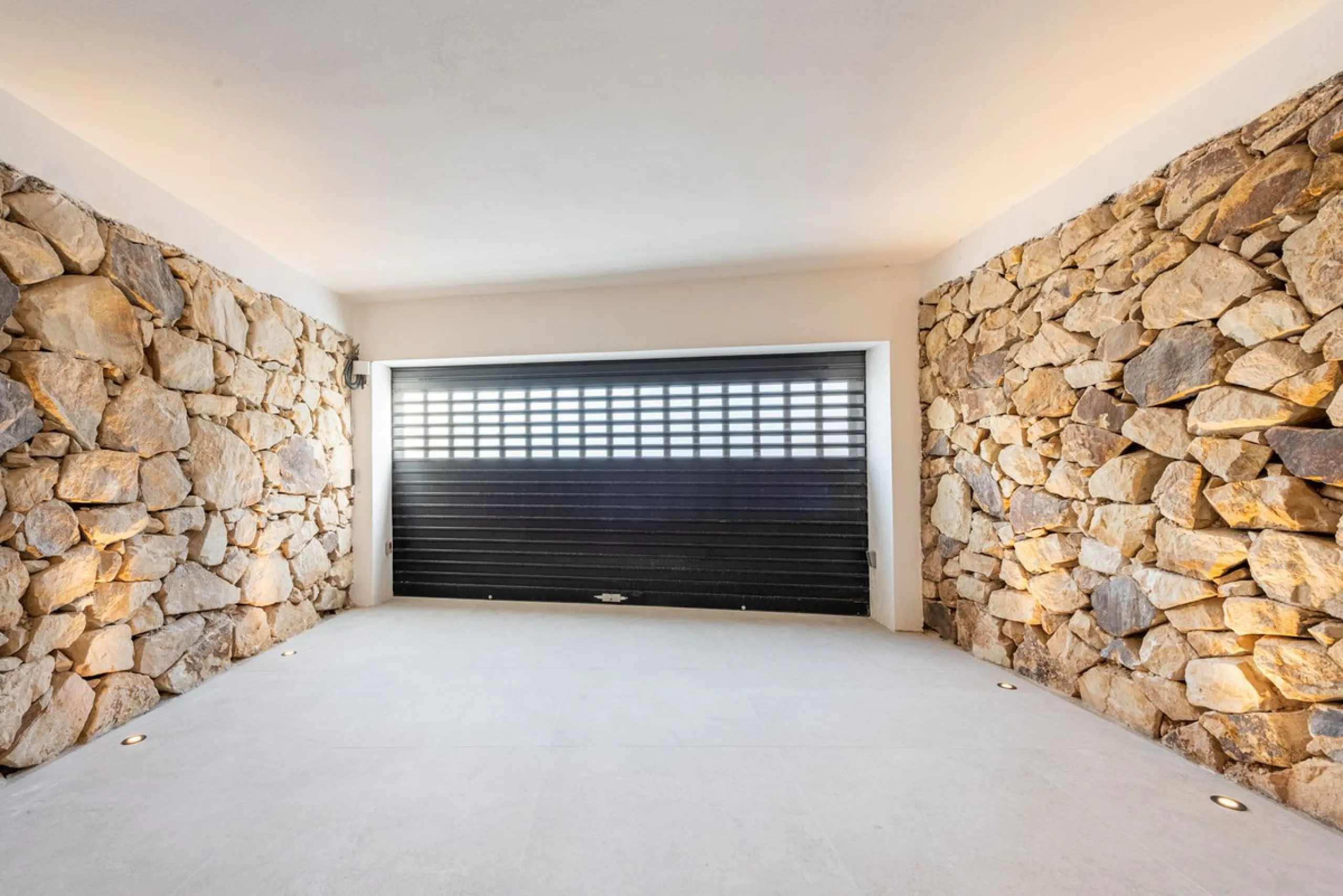 House - Detached Villa в продаже в Marbella, Málaga. В доме 4 спален и 4 ванных комнат. Площадь дома 300 м². Площадь участка 814 м²