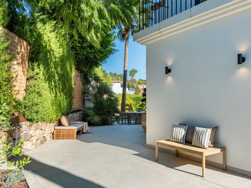 House - Detached Villa в продаже в Marbella, Málaga. В доме 4 спален и 4 ванных комнат. Площадь дома 300 м². Площадь участка 814 м²