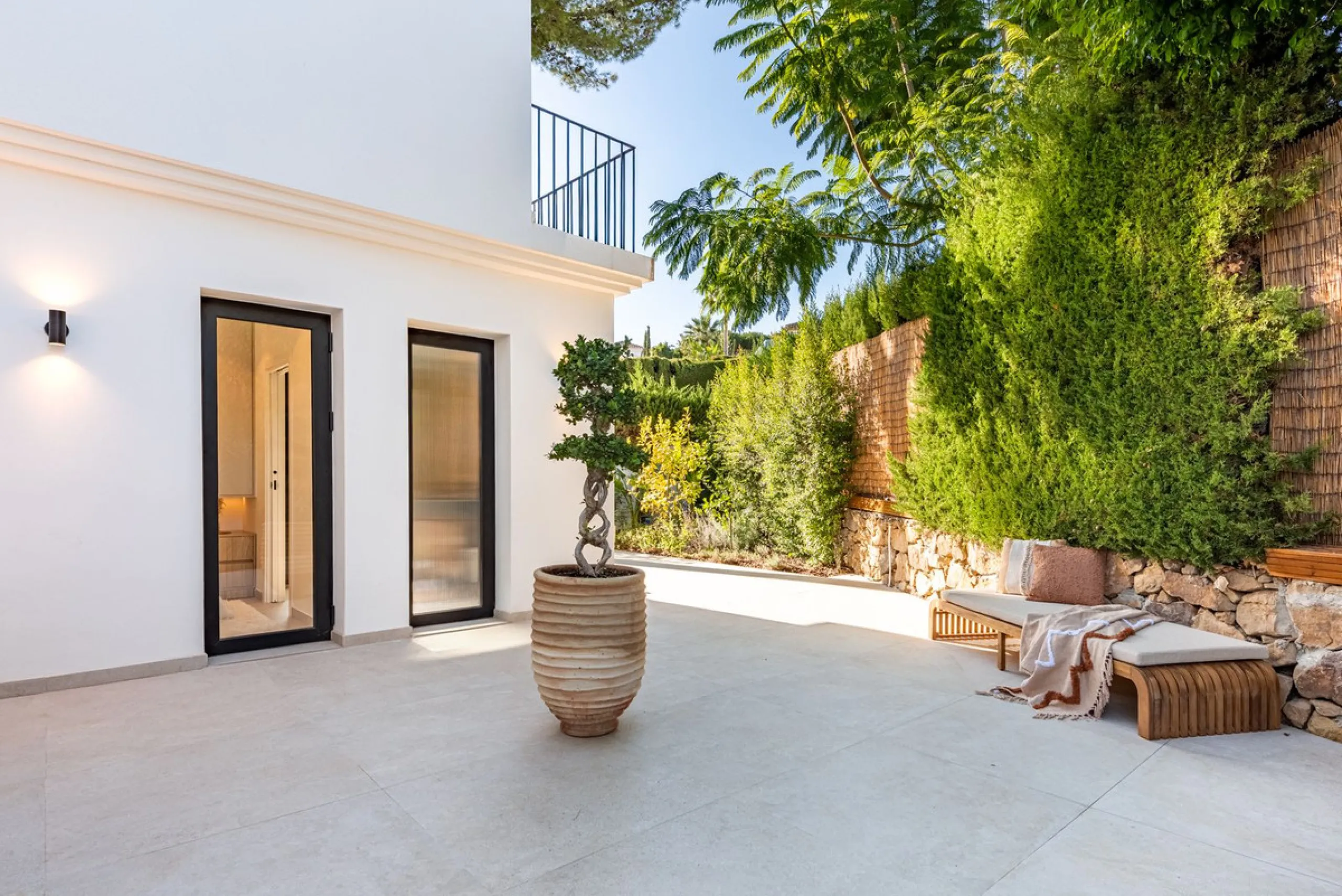 House - Detached Villa в продаже в Marbella, Málaga. В доме 4 спален и 4 ванных комнат. Площадь дома 300 м². Площадь участка 814 м²