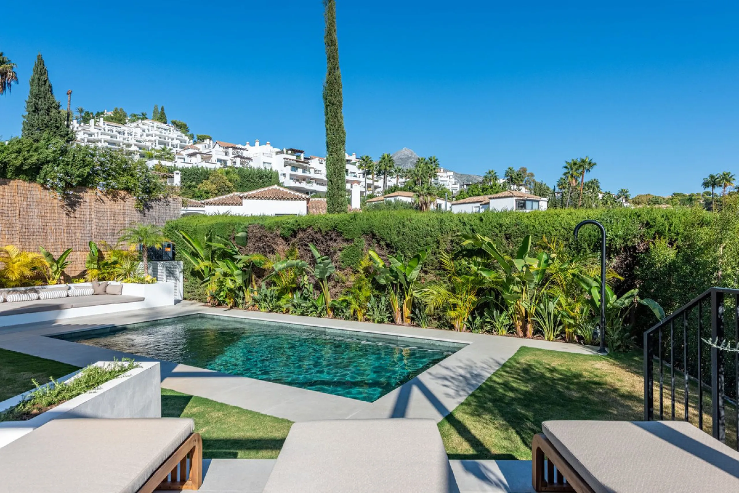 House - Detached Villa в продаже в Marbella, Málaga. В доме 4 спален и 4 ванных комнат. Площадь дома 300 м². Площадь участка 814 м²