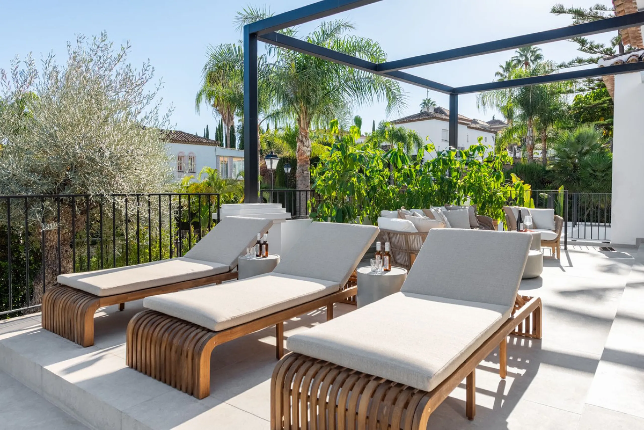 House - Detached Villa в продаже в Marbella, Málaga. В доме 4 спален и 4 ванных комнат. Площадь дома 300 м². Площадь участка 814 м²