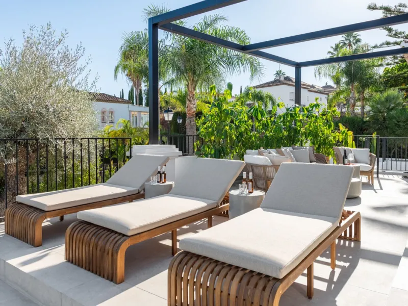 House - Detached Villa в продаже в Marbella, Málaga. В доме 4 спален и 4 ванных комнат. Площадь дома 300 м². Площадь участка 814 м²