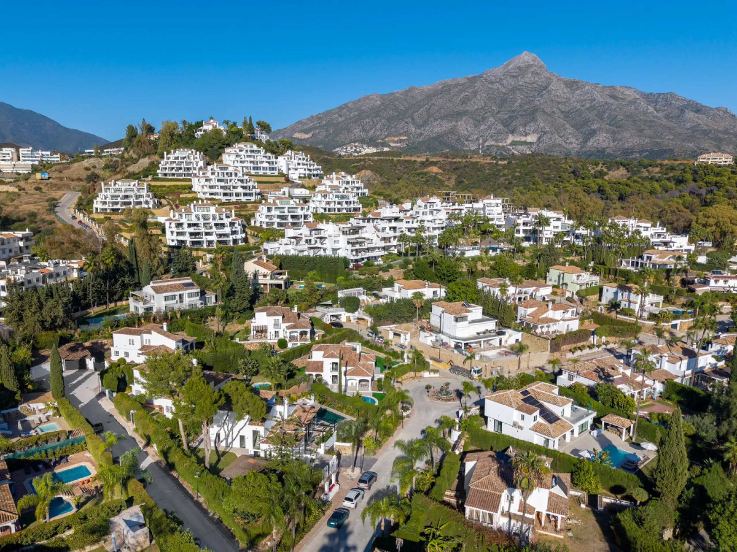 House - Detached Villa в продаже в Marbella, Málaga. В доме 4 спален и 4 ванных комнат. Площадь дома 300 м². Площадь участка 814 м²