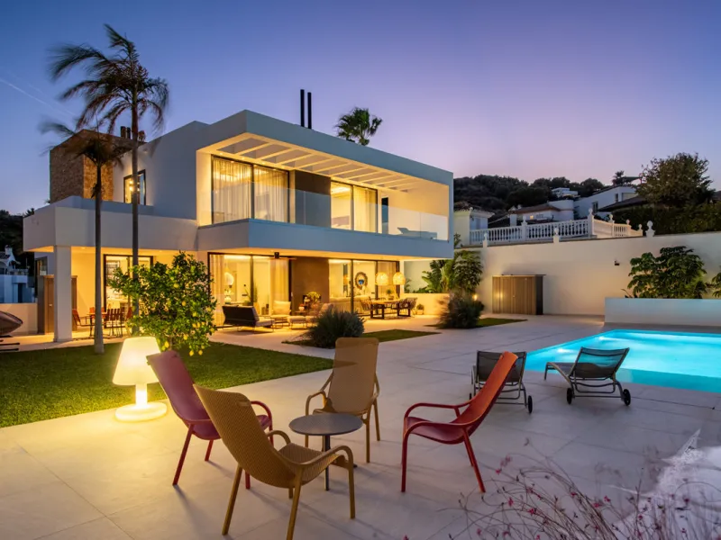 CONTEMPORARY LUXURY VILLA WITH PANORAMIC VIEWS – BUILT 2024