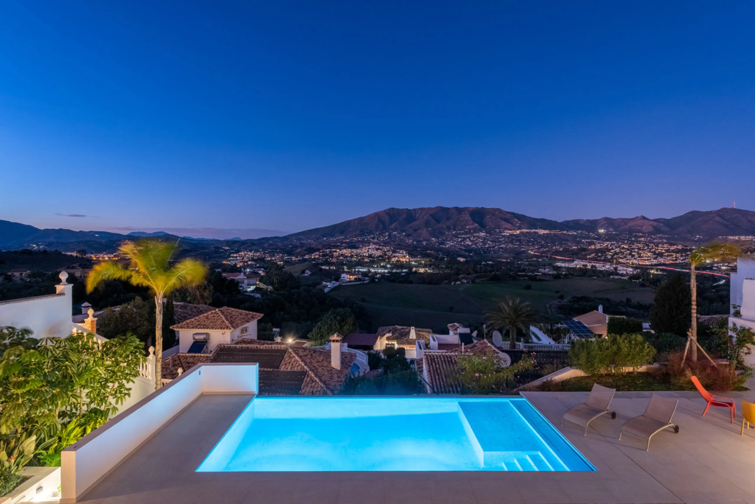 CONTEMPORARY LUXURY VILLA WITH PANORAMIC VIEWS – BUILT 2024