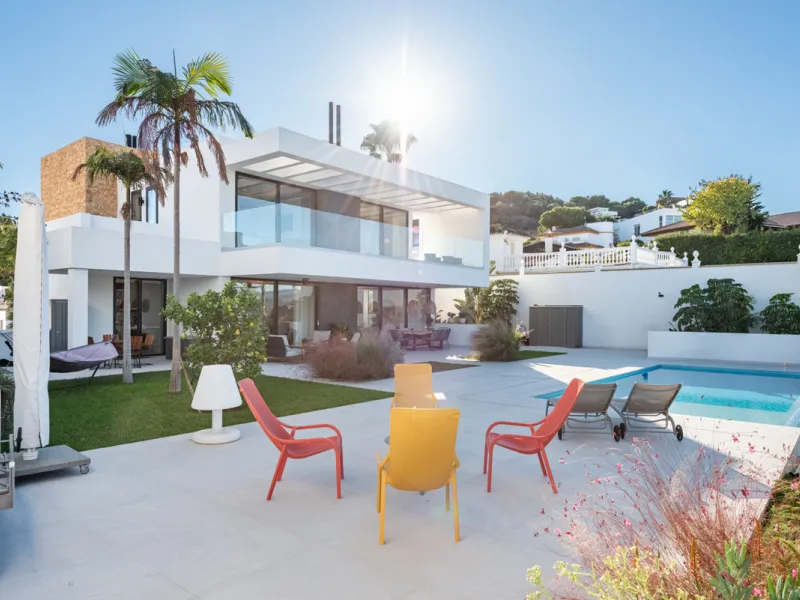 CONTEMPORARY LUXURY VILLA WITH PANORAMIC VIEWS – BUILT 2024